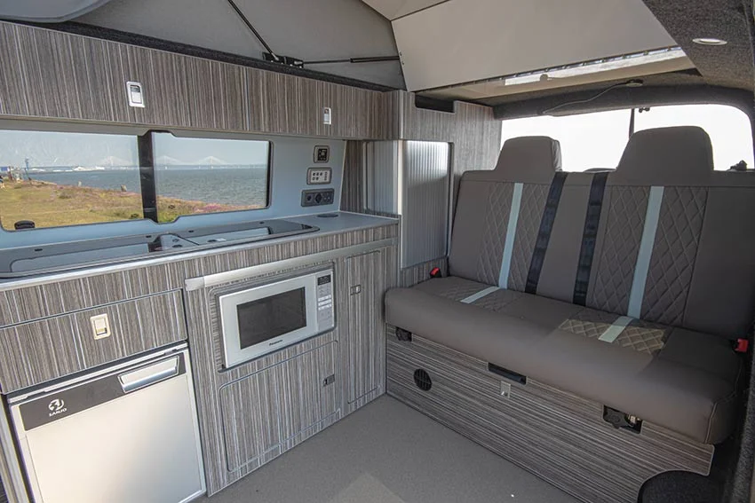 RV Rental Шотландия Великобритания VW Mac интериор